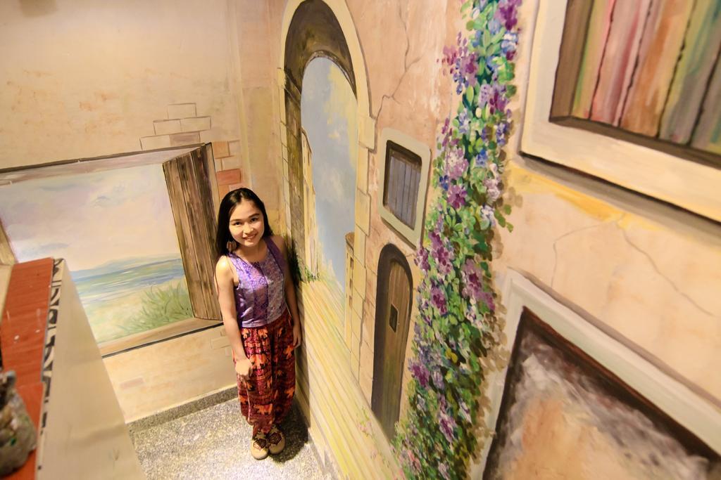 Wanderlust Saigon Hostel & Rooftop Bar Ho Chi Minh City Exterior photo
