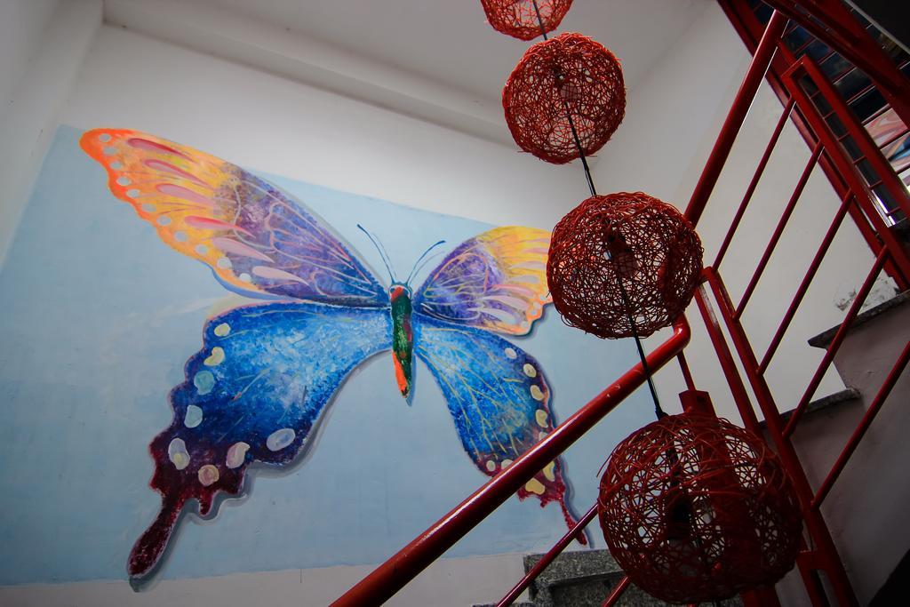 Wanderlust Saigon Hostel & Rooftop Bar Ho Chi Minh City Exterior photo